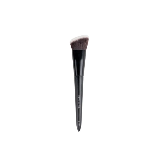 Brushworks Angled Flat Top Foundation Buffing Brush No. 9
