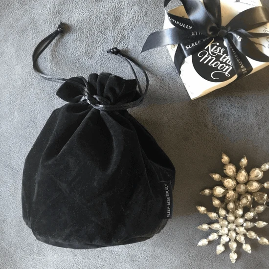 Kiss Velvet Beauty Bag