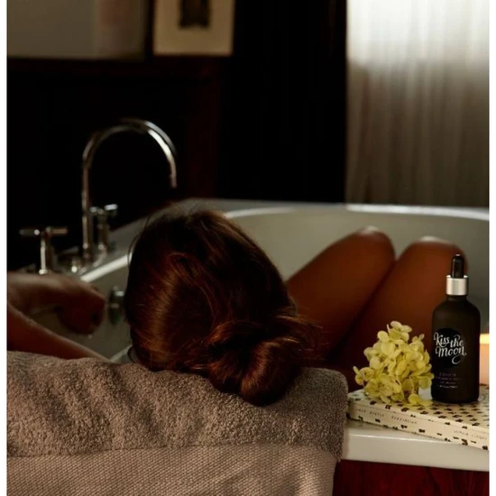 Kiss GLOW Night-time Bath & Shower Oil