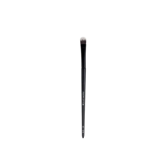 Brushworks No. 18 Flat Eye Brush