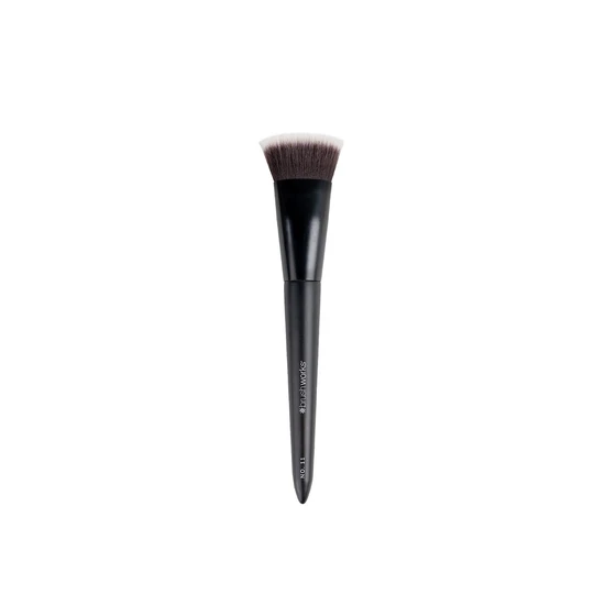 Brushworks No. 11 Flat Top Contour Brush