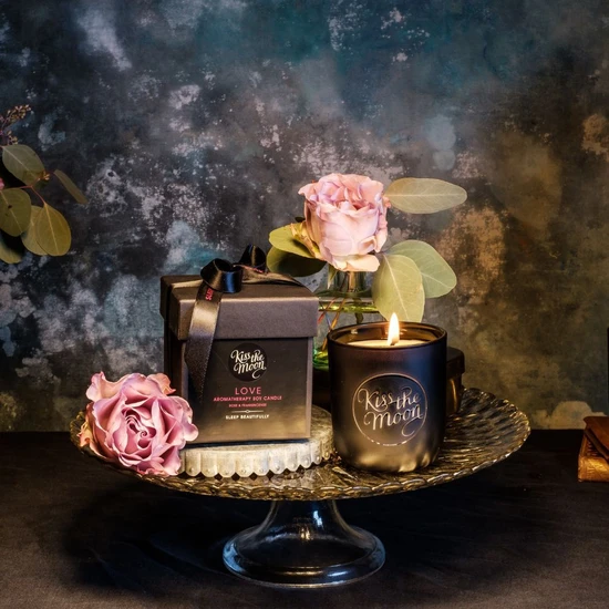 Kiss LOVE AROMATHERAPY SOY CANDLE