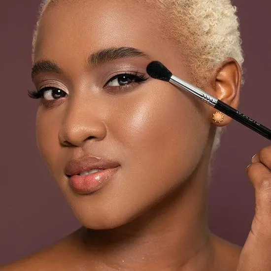 Sigma Beauty E45 Max Small Tapered Blending Brush Soften + blend crease colour