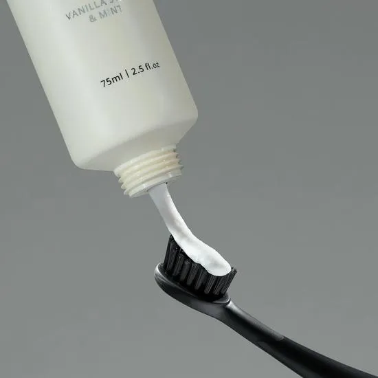 Polished London Prebiotic Whitening Toothpaste Coconut Cream & Mint