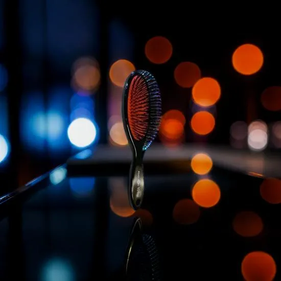 Head Jog 101 Nylon Paddle Bristle Brush