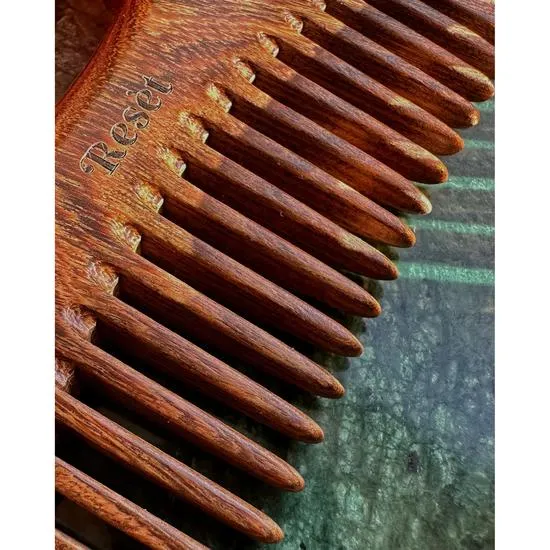 Resèt Sandalwood Comb