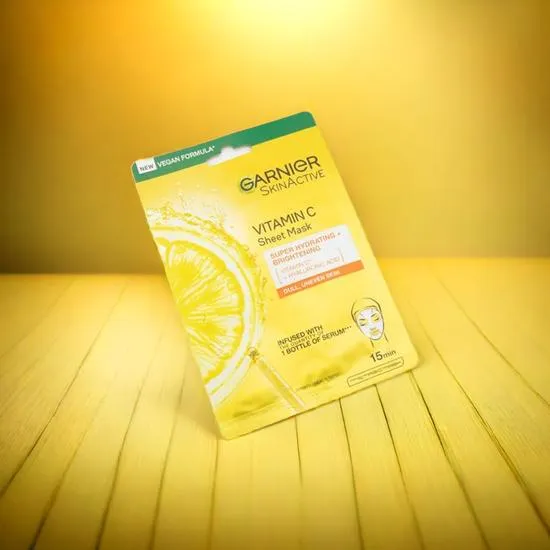 Garnier SkinActive Moisture Bomb Vitamin C Sheet Mask 28g