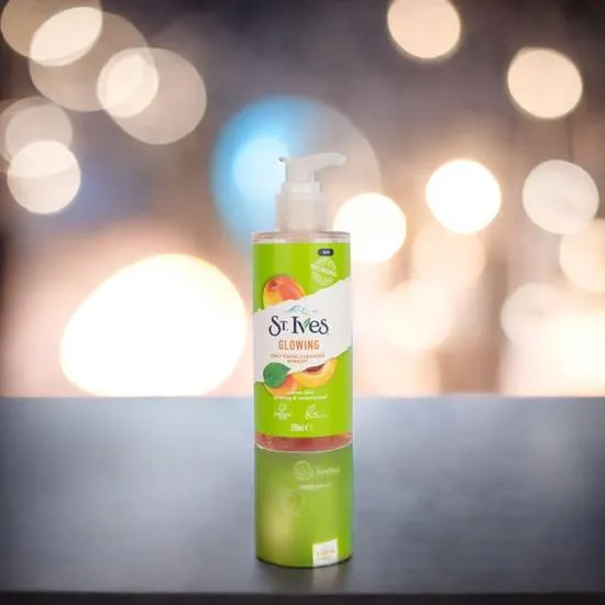St. Ives Glowing Apricot Daily Facial Cleanser 200ml