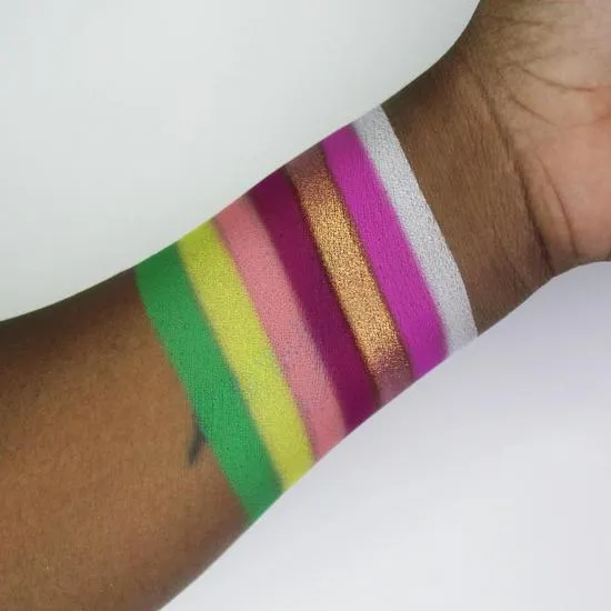 Glisten Cosmetics Lins X Blend Bunny Cosmetics Eyeshadow Palette