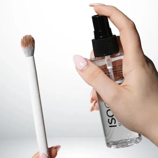 ISOCLEAN Spray Top Brush Cleaner & Mini Microfibre Towel 100ml Spray Top Brush Cleaner and Mini Microfibre Towel