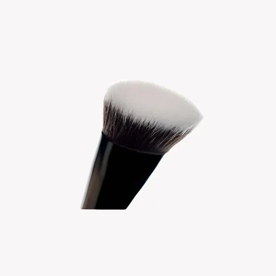 Brushworks No. 11 Flat Top Contour Brush