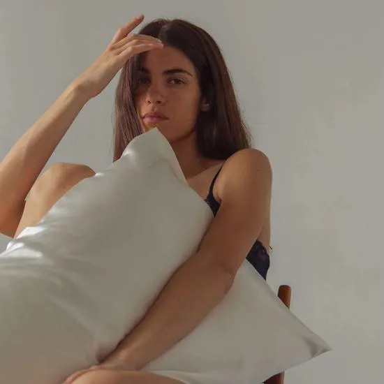 Drowsy Silk Pillowcase La Vie En Rouge