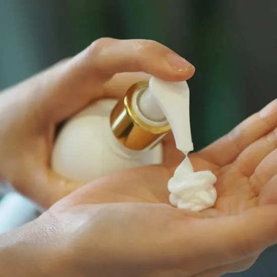 Skinny Tan Body Glow Medium Gradual Tanning Lotion