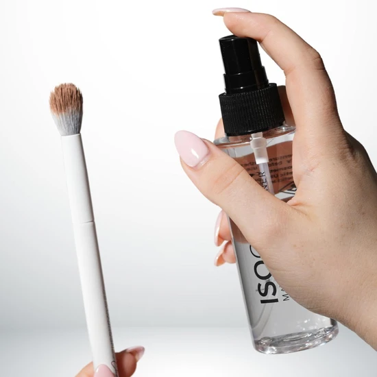 ISOCLEAN Spray Top Brush Cleaner & Mini Microfibre Towel 100ml Spray Top Brush Cleaner and Mini Microfibre Towel