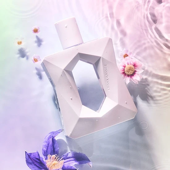 ARIANA GRANDE God Is A Woman Eau De Parfum 30ml