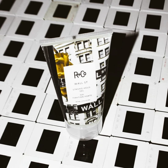 R+Co Wall Street Strong Hold Gel 147ml