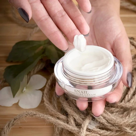 Tiara Gold Multi Premium Snail Moisture Cream