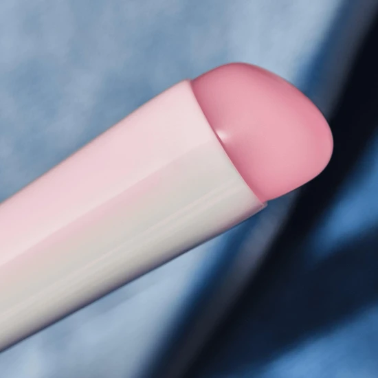 essence The Jeans Club Lip & Cheek Silicone Brush 01 POV: In Love With Jeans
