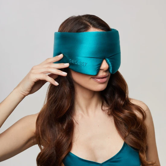 Drowsy Green Sapphire Eyelash Protecting Mask