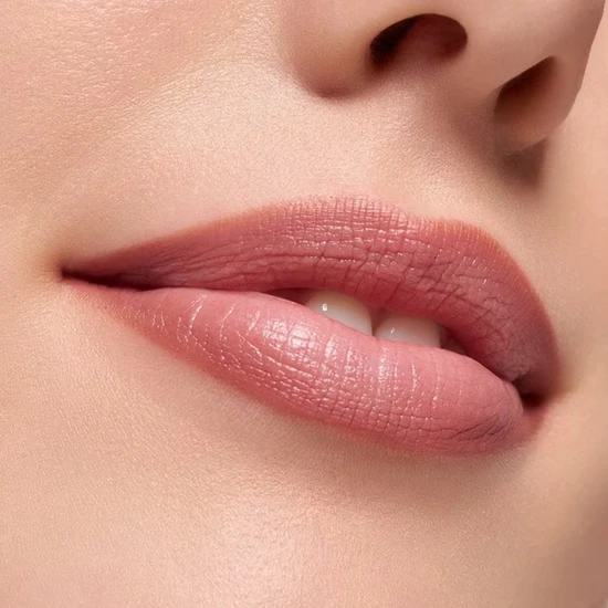 essence POUTline Soft Glide Lip Pencil 03 Bare Affair
