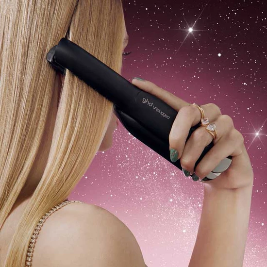 ghd Unplugged Festive Edition Cordless Straightener Gift Set 1x ghd unplugged, 1x ghd mini all rounder handbag & Paddle Brush