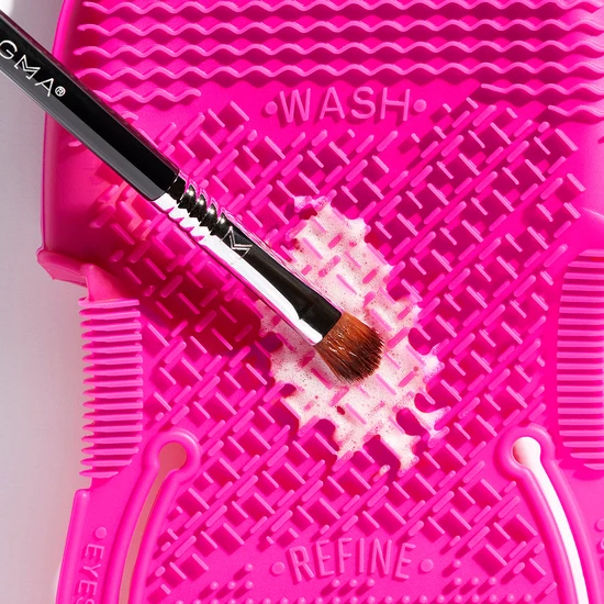 Sigma Beauty Spa Express Brush Cleaning Glove