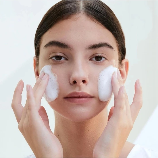 Skin1004 Madagascar Centella Tone Brightening Cleansing Gel Foam 125ml