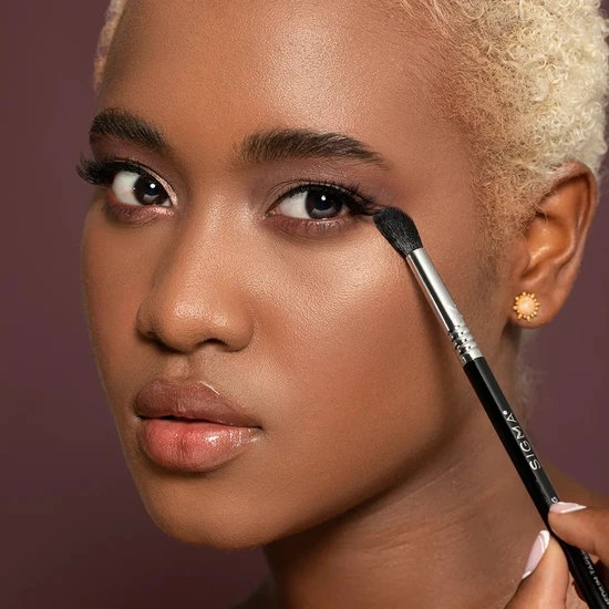 Sigma Beauty E49 Medium Tapered Blending Blend colours into the crease