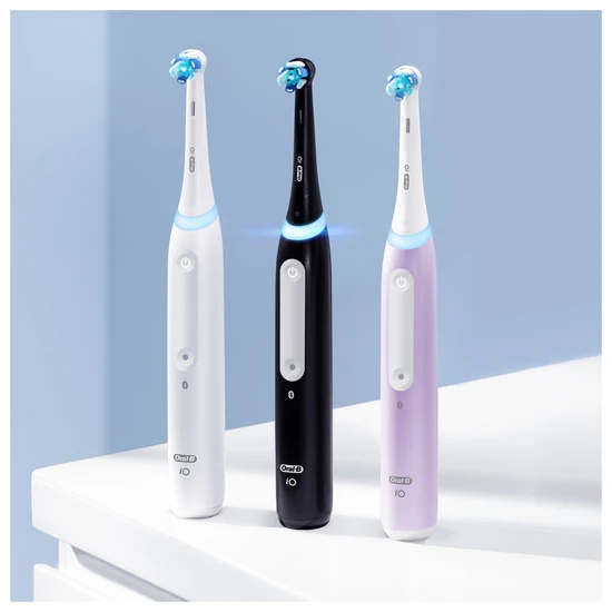 Oral B iO 4 Black Electric Toothbrush With Travel Case