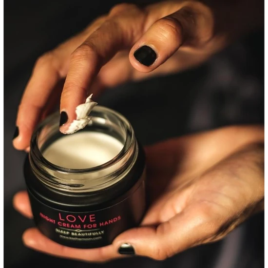 Kiss LOVE NIGHT CREAM FOR HANDS Normal Box
