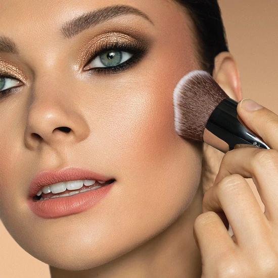 Sigma Beauty F83 Curved Kabuki Brush