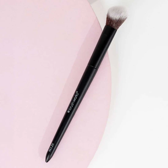 Brushworks No. 25 Brightening Concealer Brush