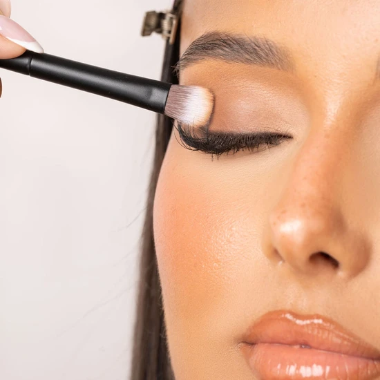 Brushworks No. 19 Crease Blending Eye Brush