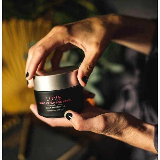 Kiss LOVE NIGHT CREAM FOR HANDS Normal Box