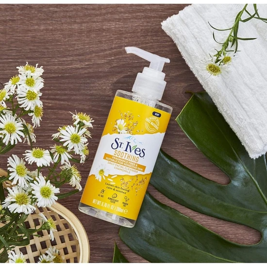 St. Ives Soothing Chamomile Daily Facial Cleanser 200ml