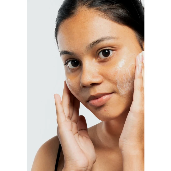 Minimalist Oat Extract 06% Gentle Cleanser