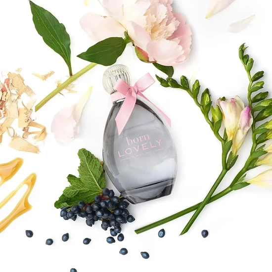 Sarah Jessica Parker Born Lovely Eau De Parfum 100ml Gift Set 100ml, 10ml & Clutch Bag